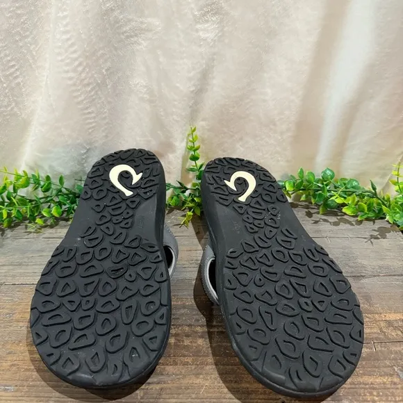 OluKai Ohana Gray Flip Flops Men’s Size 12