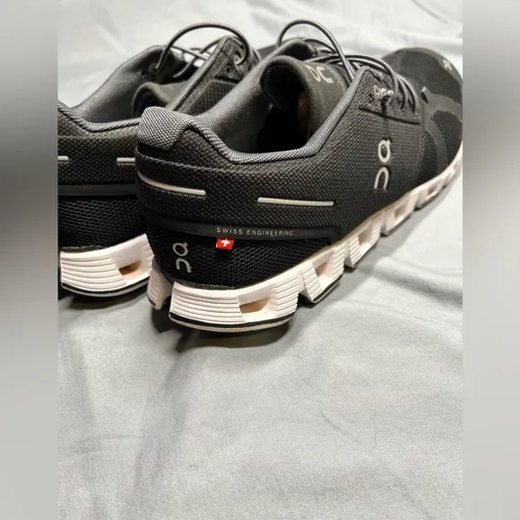 On Cloud 5 Running Shoes Women's 10 Black Outdoor Athletic Sneakers