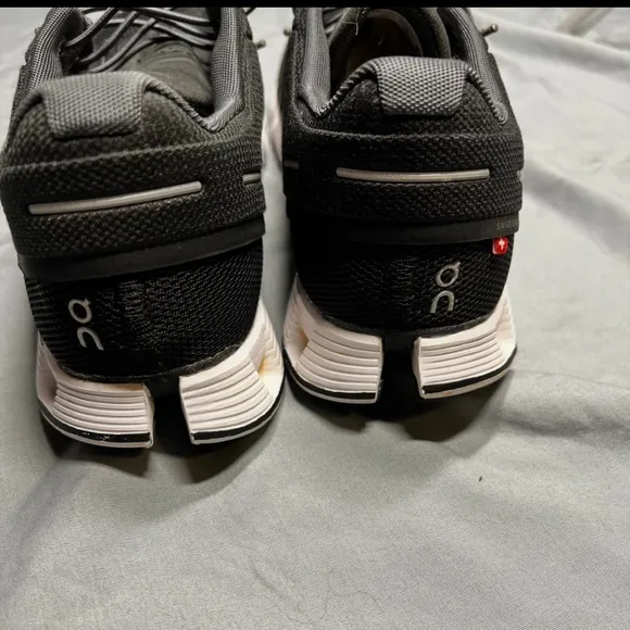 On Cloud 5 Running Shoes Women's 10 Black Outdoor Athletic Sneakers