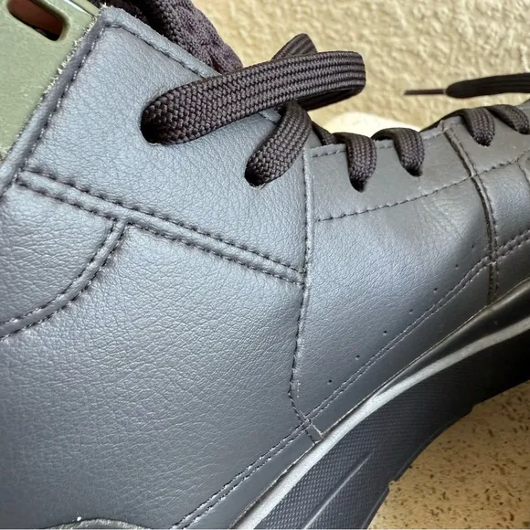 On Cloud Black high top Sneakers size 41