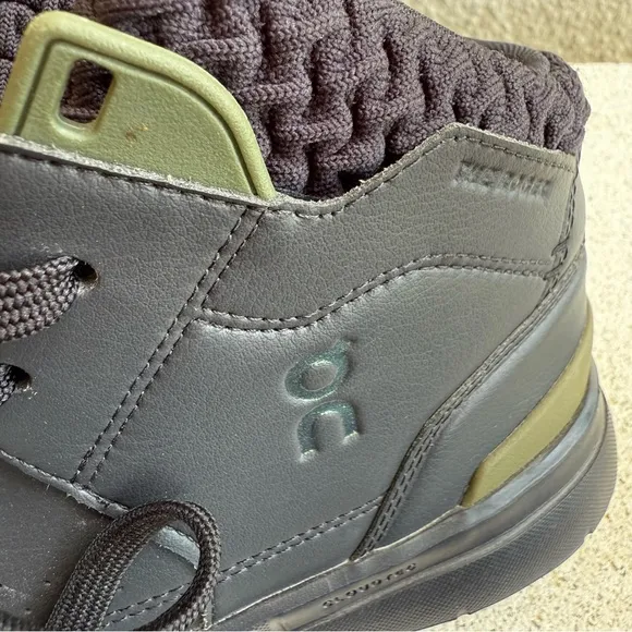 On Cloud Black high top Sneakers size 41