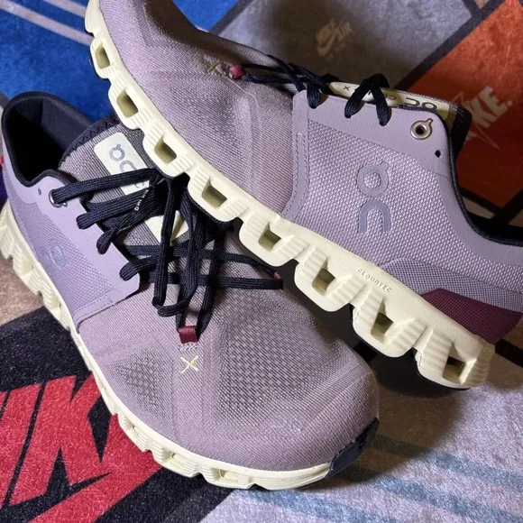 On Cloud X3 Running Shoes Size 9.5 for Men’s in Fog and Hay