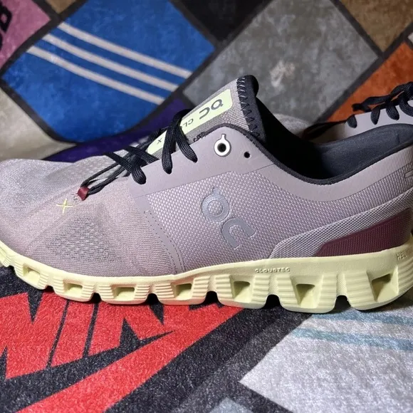 On Cloud X3 Running Shoes Size 9.5 for Men’s in Fog and Hay