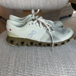 On Running Cloud X 3 Sneakers in Green, New without Box