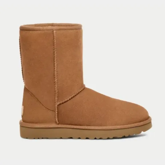 ON SALE! UGG Classic Short ii Boots, tan / chestnut size 7, 9 10 NWT, new in box