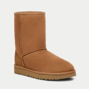 ON SALE! UGG Classic Short ii Boots, tan / chestnut size 7, 9 10 NWT, new in box
