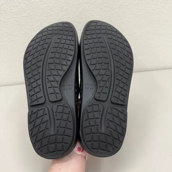 Oofos OOahh Black Recovery Slide Sandals Shoes Mens size 11 Womens 13 Euro 44