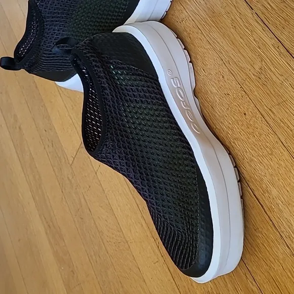OOFOS Oomega Chukka Mesh Shoes