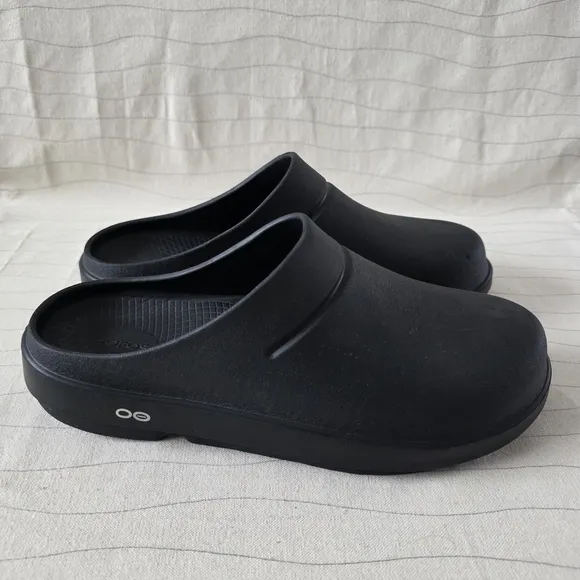 Oofos Unisex OOcloog Recovery Black Round Toe Slip On Clog Shoes Size M 10/W 12