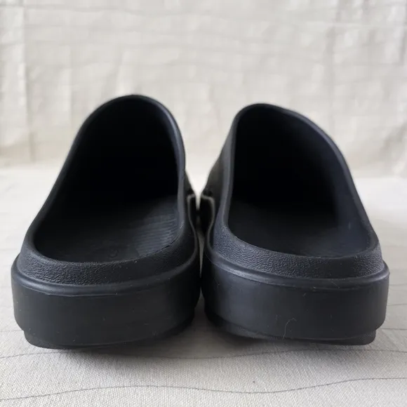 Oofos Unisex OOcloog Recovery Black Round Toe Slip On Clog Shoes Size M 10/W 12