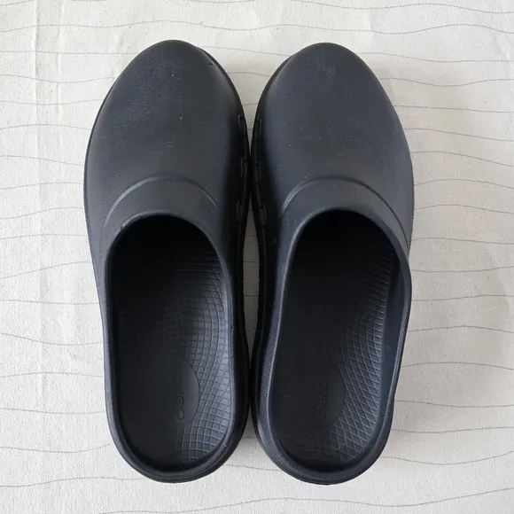 Oofos Unisex OOcloog Recovery Black Round Toe Slip On Clog Shoes Size M 10/W 12