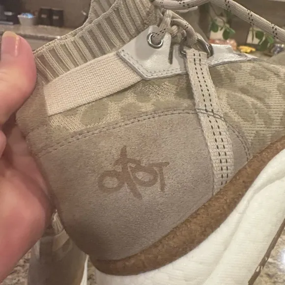 OTBT Hybrid Khaki Sneakers Platform High Top