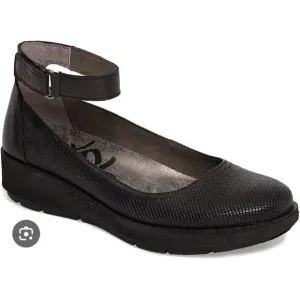 OTBT Scamper Leather Low Wedge Shoes Ankle Strap Size 6 M Black Leather New