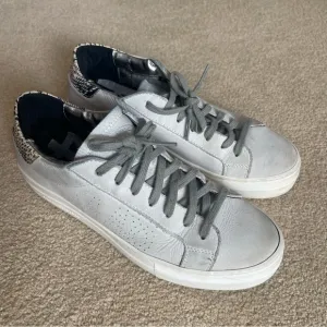 P448 Thea Platform Laser Lace Up Sneakers 41 Light Gray Metallic Snakeprint