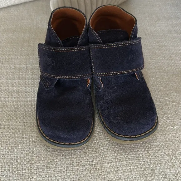 Pablosky kids genuine suede navy blue Velcro booties