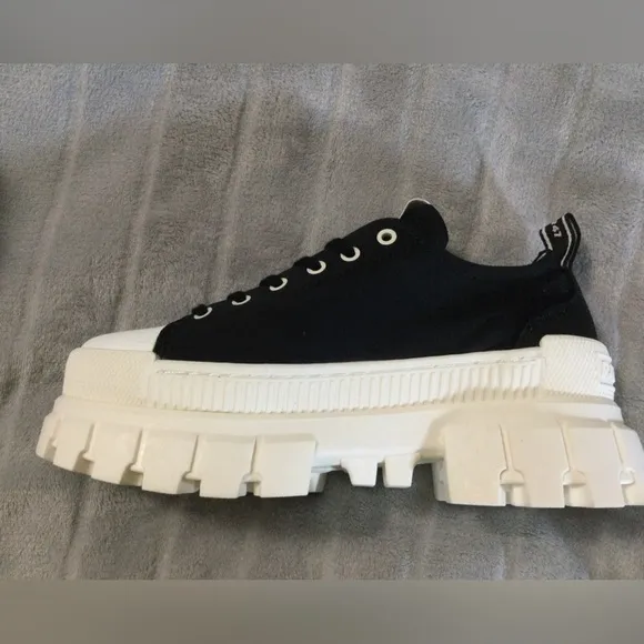 Palladium Women’s Black/White Revolt Platform Sneakers