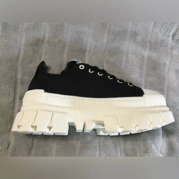 Palladium Women’s Black/White Revolt Platform Sneakers