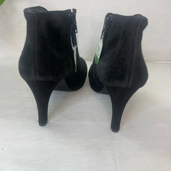 Paul Green Elle Bootie Black Suede‎ Size NWOT. Size: 9 US 6.5 AU