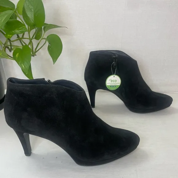 Paul Green Elle Bootie Black Suede‎ Size NWOT. Size: 9 US 6.5 AU