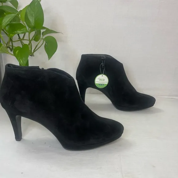 Paul Green Elle Bootie Black Suede‎ Size NWOT. Size: 9 US 6.5 AU