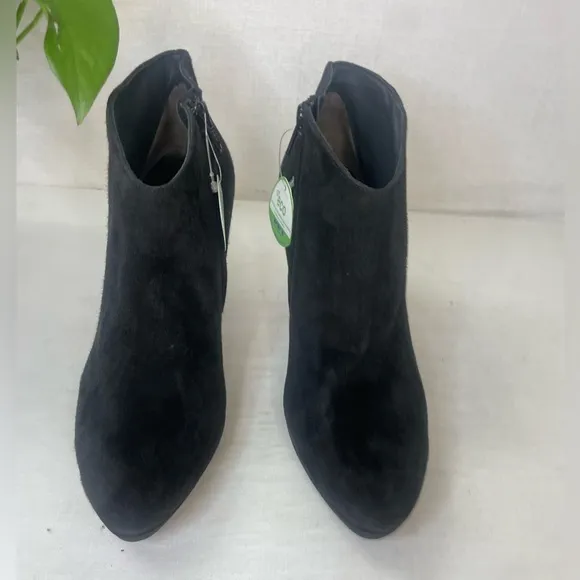 Paul Green Elle Bootie Black Suede‎ Size NWOT. Size: 9 US 6.5 AU