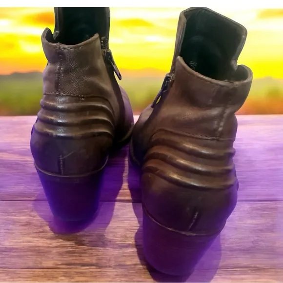 Paul Greene women, 🔥JUSTDropped🔥 like new Diandra ankle boots.  for $218 sz 8