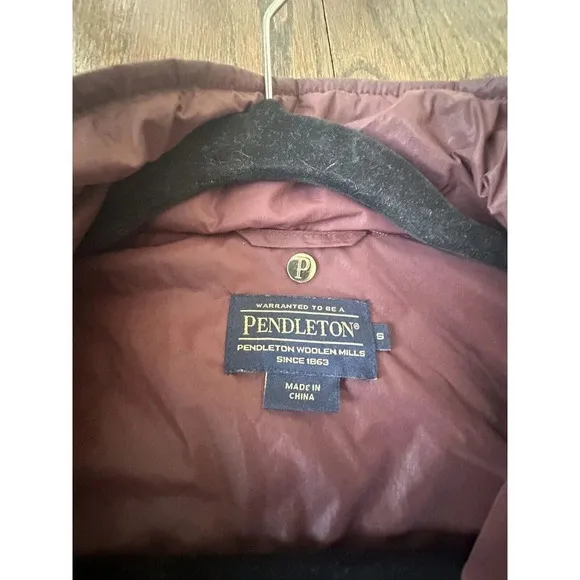 Pendleton Burgundy Quilted Jacket SZ Small WOMENS FANTASTIC Condition