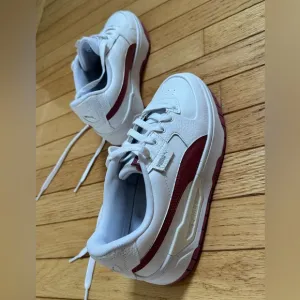 Puma Platform Sneakers While Leather, Dusty Orchid Stripe  Size 8 1/2 women’s