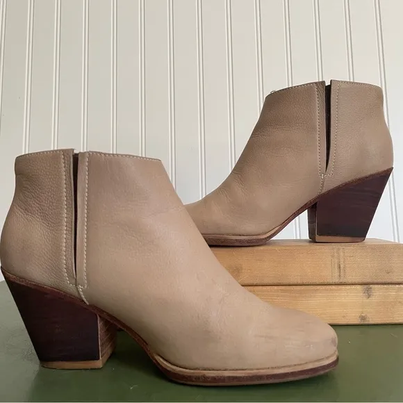 Rachel Comey MARS Cowboy Heel Chelsea Boots/Booties in Neutral/Taupe Leather