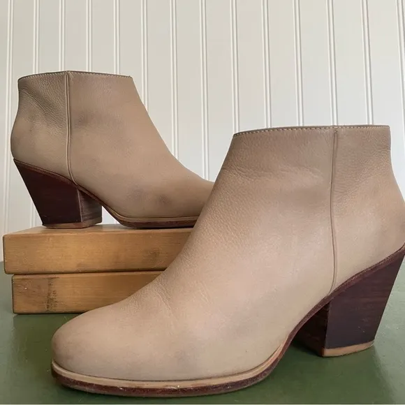 Rachel Comey MARS Cowboy Heel Chelsea Boots/Booties in Neutral/Taupe Leather