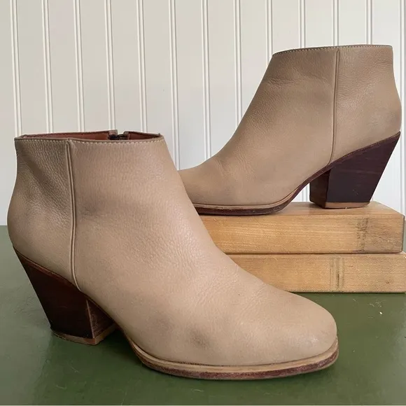 Rachel Comey MARS Cowboy Heel Chelsea Boots/Booties in Neutral/Taupe Leather