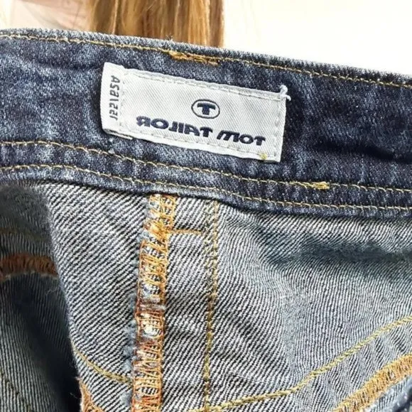 Rare Y2K Tom Tailor label high waisted denim skirt with embroidery motif.