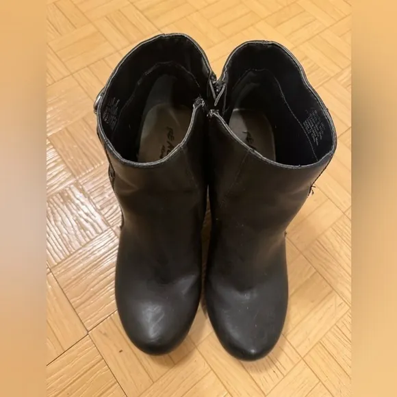 Reaction Kenneth Cole black rounded toe wedge boots size 8