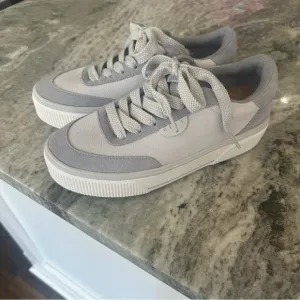 Reef Lay Day Lift Women’s Platform Sneakers Suede Gray Size 8 NWOB