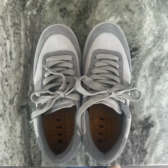 Reef Lay Day Lift Women’s Platform Sneakers Suede Gray Size 8 NWOB
