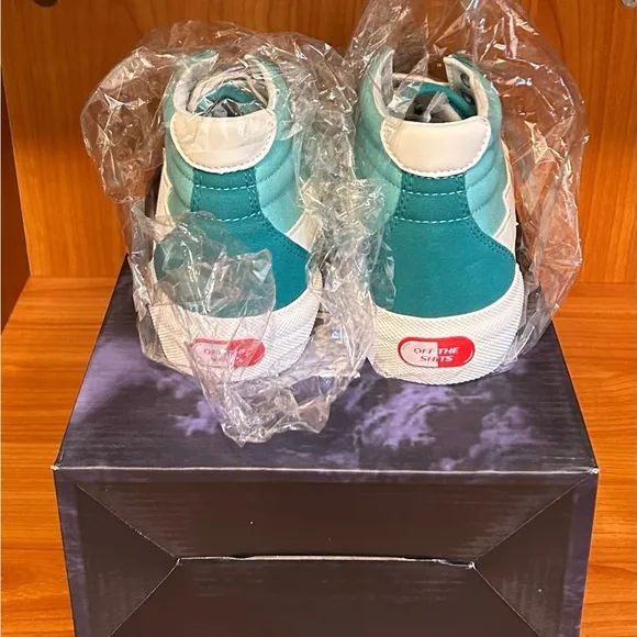 Revenge X Storm High Tops Size: 6 NWT