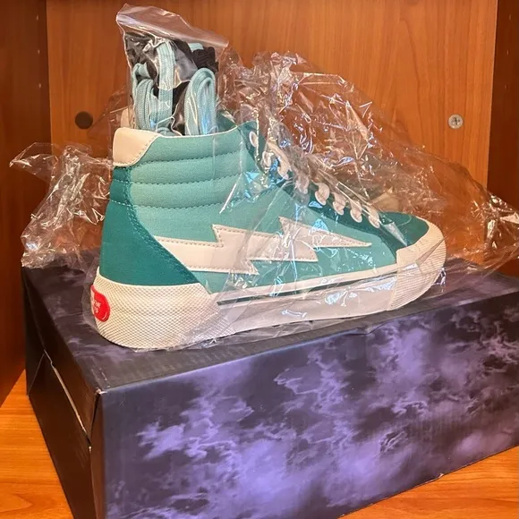 Revenge X Storm High Tops Size: 6 NWT