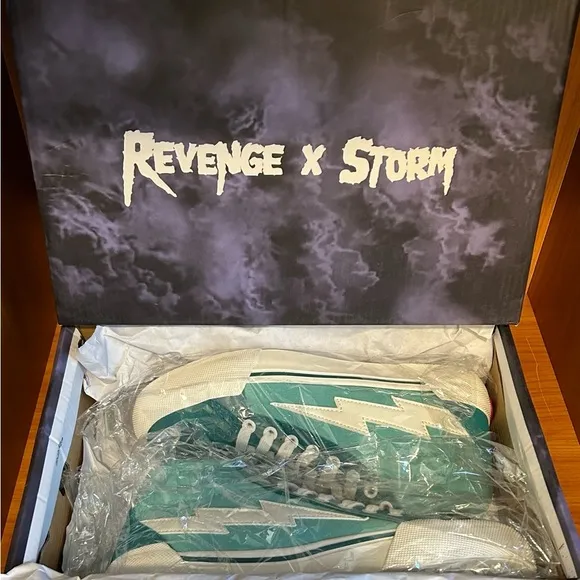 Revenge X Storm High Tops Size: 6 NWT