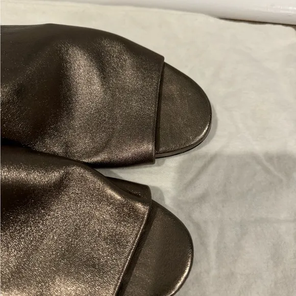 Robert Clergerie Metallic Pewter Leather Slip On Gigy Shoes Size 39