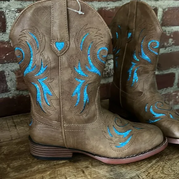Roper size 2 glitter breeze tan Square, toe cowboy boots, NWT faux leather