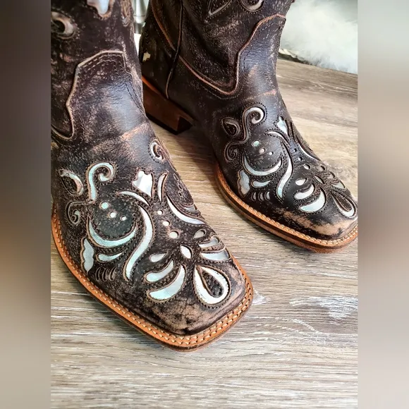 Roper women's distressed brown square toe boots/silver inlays Size 6