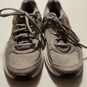 Ryka Nova Women's Gray Suede Walking Shoes Size 5