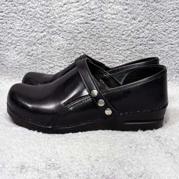 Sanita Cori Womens Size 38 US 7 Slip On Clogs Shoes Black Leather Snap Strap