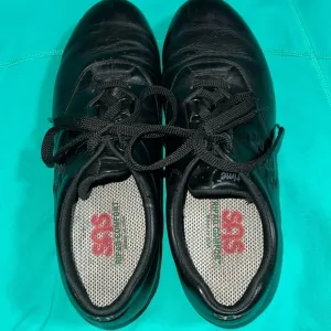 SAS Freetime black leather women’s walking shoes. Size 9.5