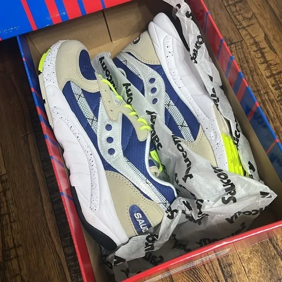 Saucony aya Sneakers nwt taupe blue neon yellow laces with bungee Boys 5 Youth