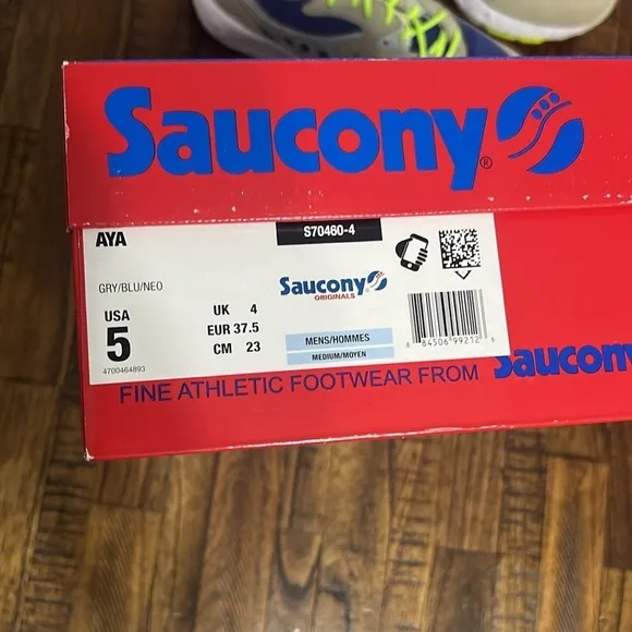 Saucony aya Sneakers nwt taupe blue neon yellow laces with bungee Boys 5 Youth
