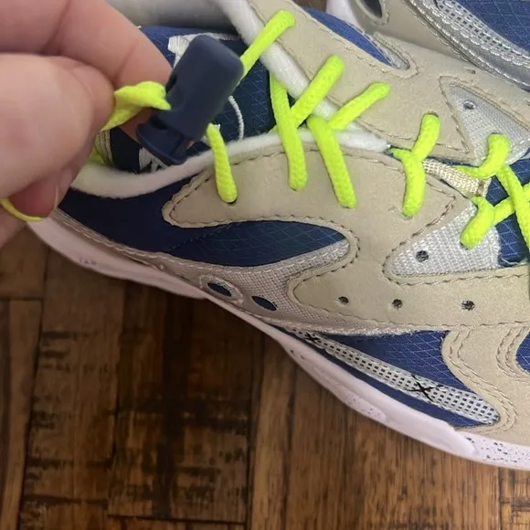 Saucony aya Sneakers nwt taupe blue neon yellow laces with bungee Boys 5 Youth