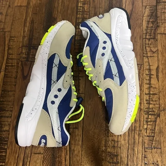 Saucony aya Sneakers nwt taupe blue neon yellow laces with bungee Boys 5 Youth