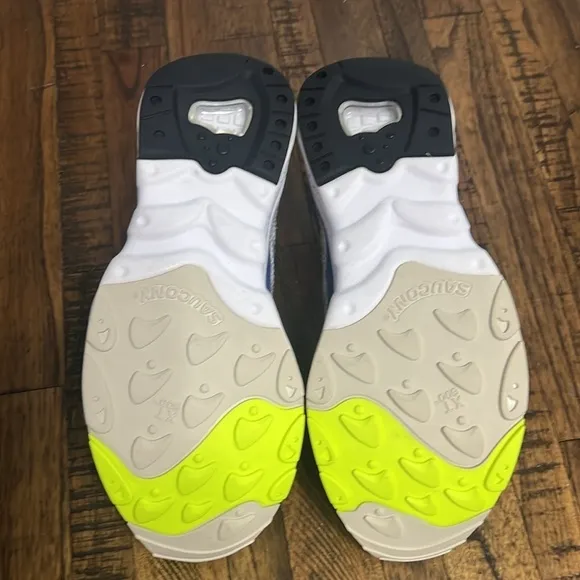Saucony aya Sneakers nwt taupe blue neon yellow laces with bungee Boys 5 Youth