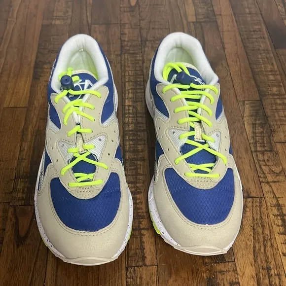 Saucony aya Sneakers nwt taupe blue neon yellow laces with bungee Boys 5 Youth